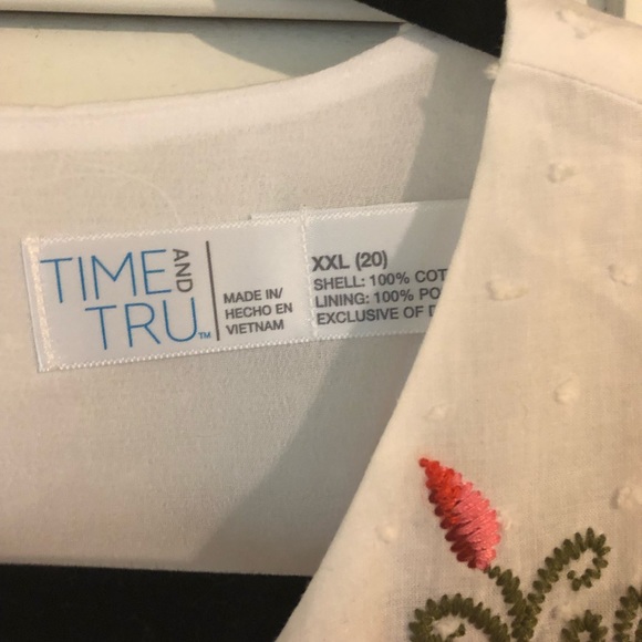 Embroidered Tank - Picture 2 of 3